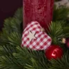 Anhänger Herz mit Holzstern, Karo/rot/weiß