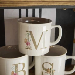 Becher Buchstabe/Blumen, M, 390 ml