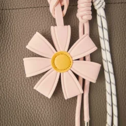 Taschenanhänger Blume, rosa